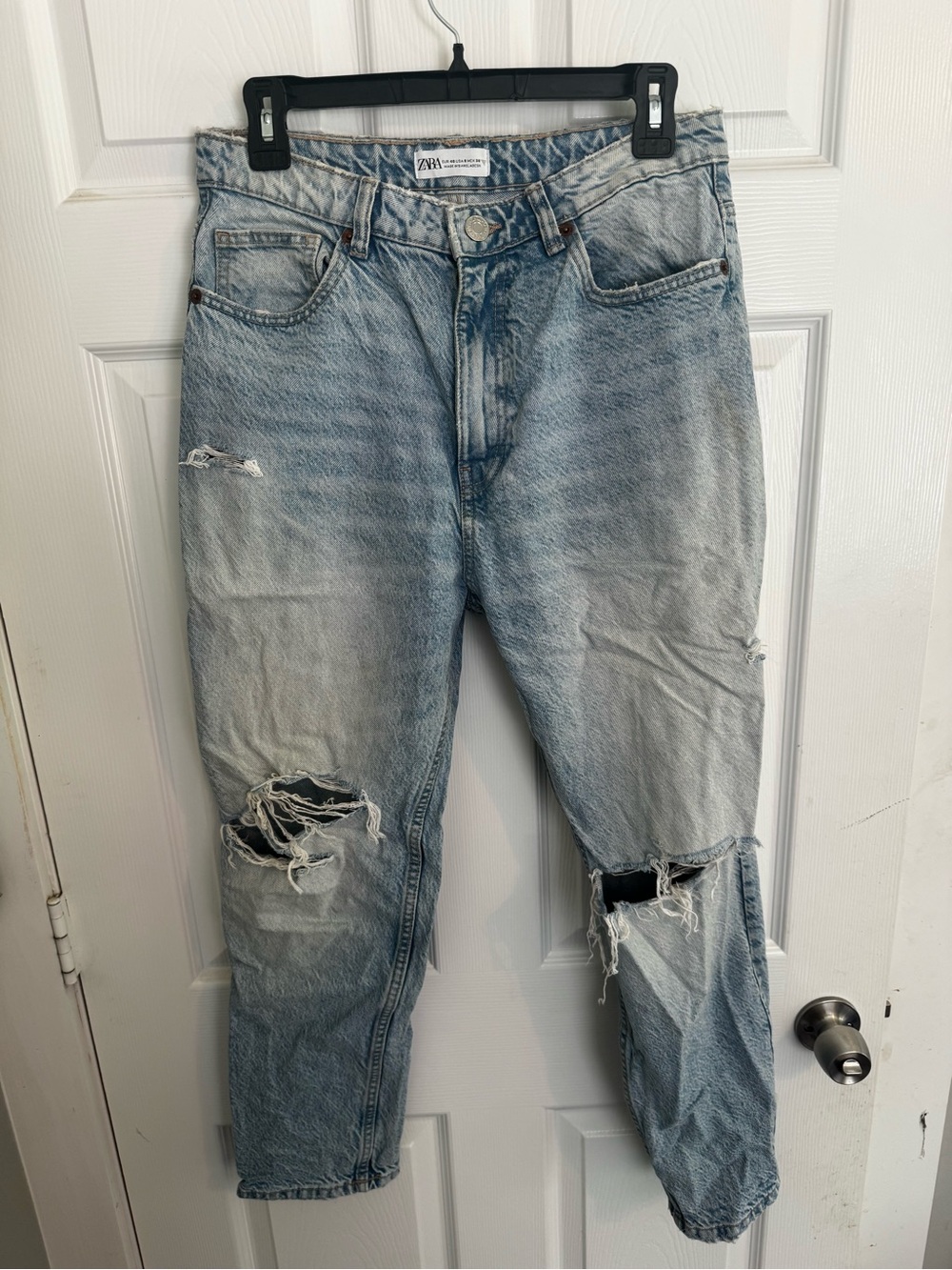 Zara Women’s Light Blue Distressed Jeans
